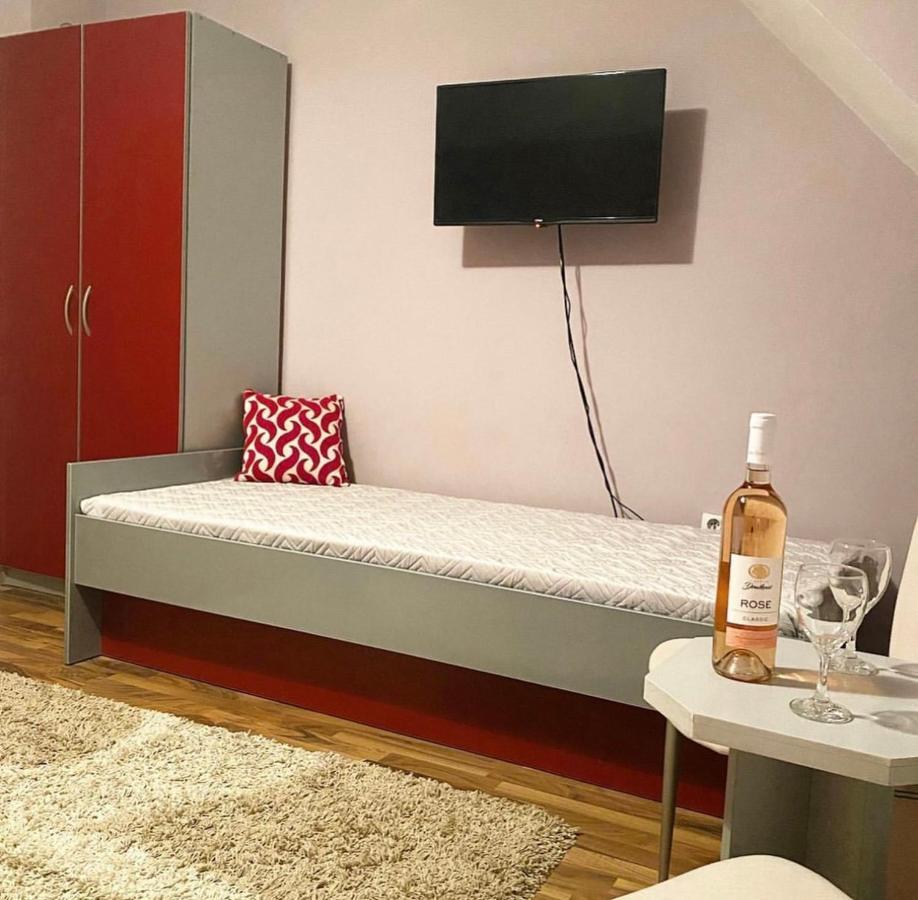 באינה באשטה Guest House Aleksandra מראה חיצוני תמונה