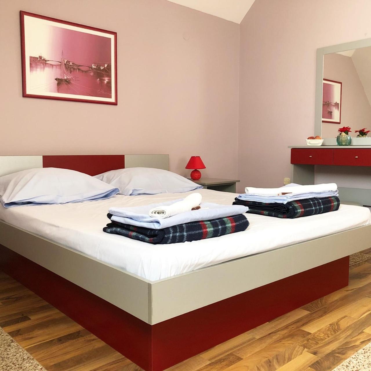 באינה באשטה Guest House Aleksandra מראה חיצוני תמונה