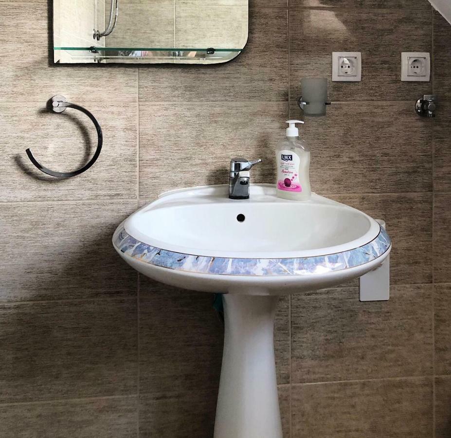 באינה באשטה Guest House Aleksandra מראה חיצוני תמונה