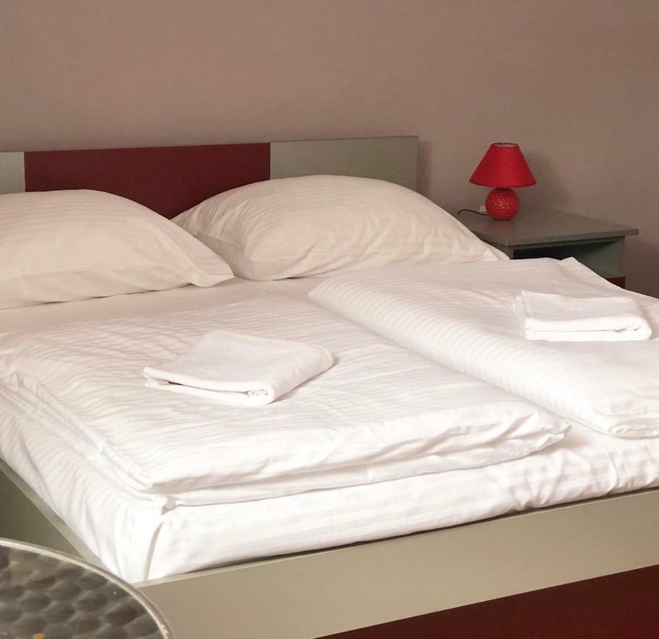 באינה באשטה Guest House Aleksandra מראה חיצוני תמונה